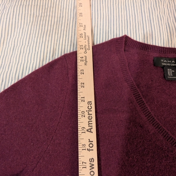 CASHMERE v Neck Burgundy Maroon Sweater XL Tahari - Picture 3 of 5